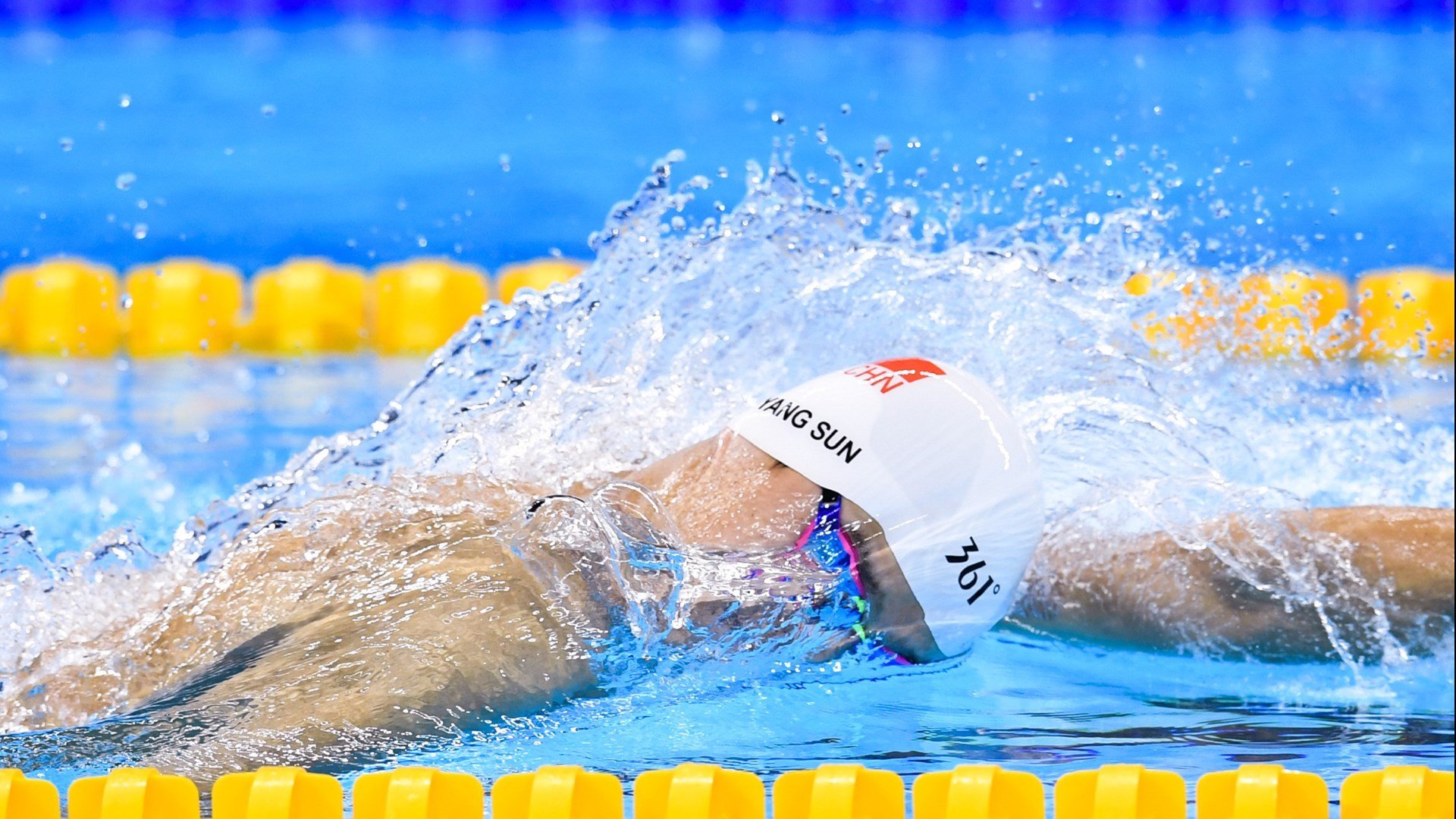 《战火再燃：热门手游电竞大赛火爆开启》，战火再次燃起