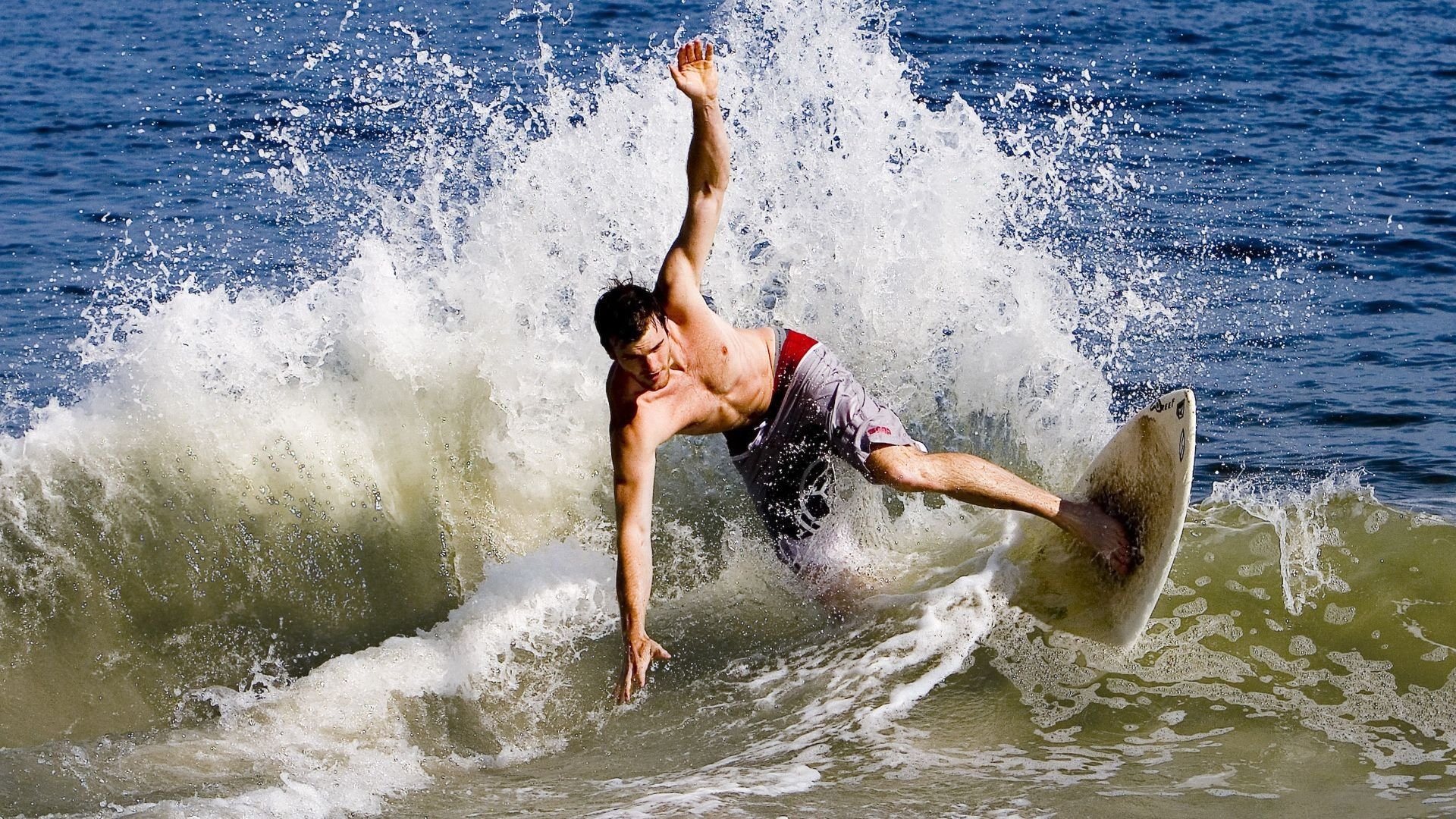 赛车精神：F1运动中的激励故事，f1赛车的魅力